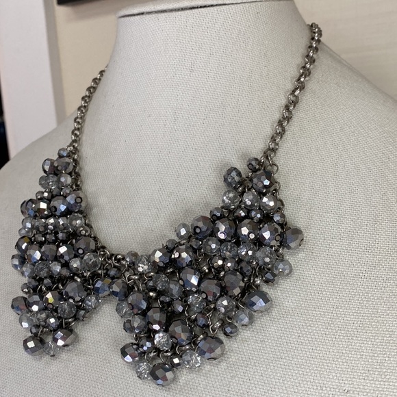 Sparkly collar style silvertone faceted dangling bead necklace - Picture 4 of 7